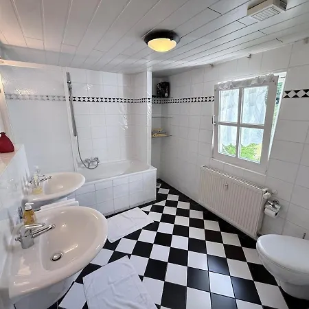 Event-bauernhof Zum Feiern Mit 56 Betten Holiday home Geroda (Saale-Orla)