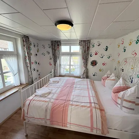 Event-bauernhof Zum Feiern Mit 56 Betten Holiday home