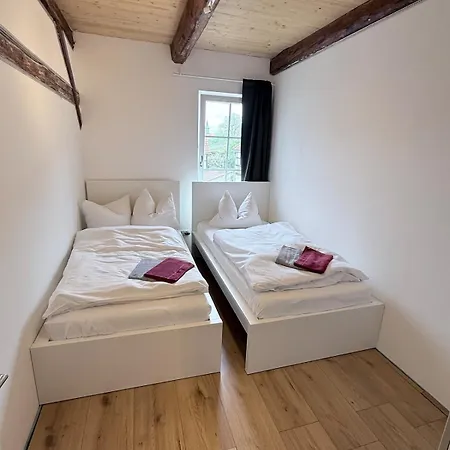 Event-bauernhof Zum Feiern Mit 56 Betten Holiday home Geroda (Saale-Orla)